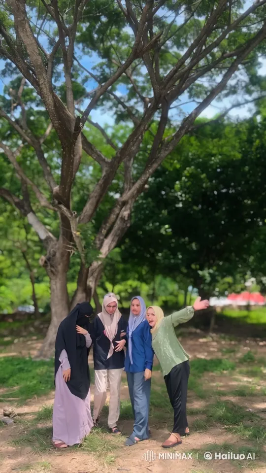 Outdoor Kung Fu Display with Cheerful Onlookers – AI Generated Video | Hailuo AI