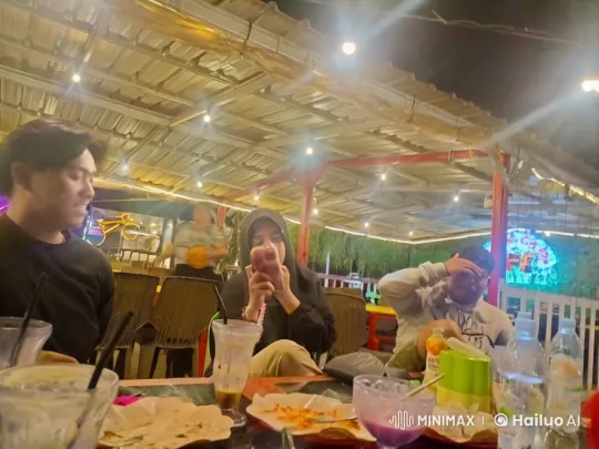 Intense Kungfu Sparring in Bustling Outdoor Dining Area – AI Generated Video | Hailuo AI