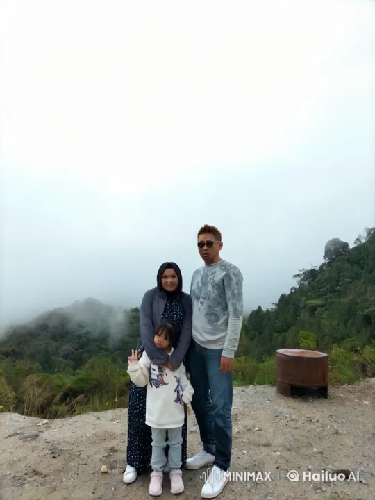 Family Demonstrates Martial Arts on Mountain with Foggy Background – AI Generated Video | Hailuo AI