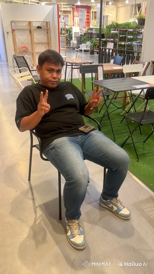Kung Fu Practitioner Showcases Skills in Furniture Store – AI Generated Video | Hailuo AI