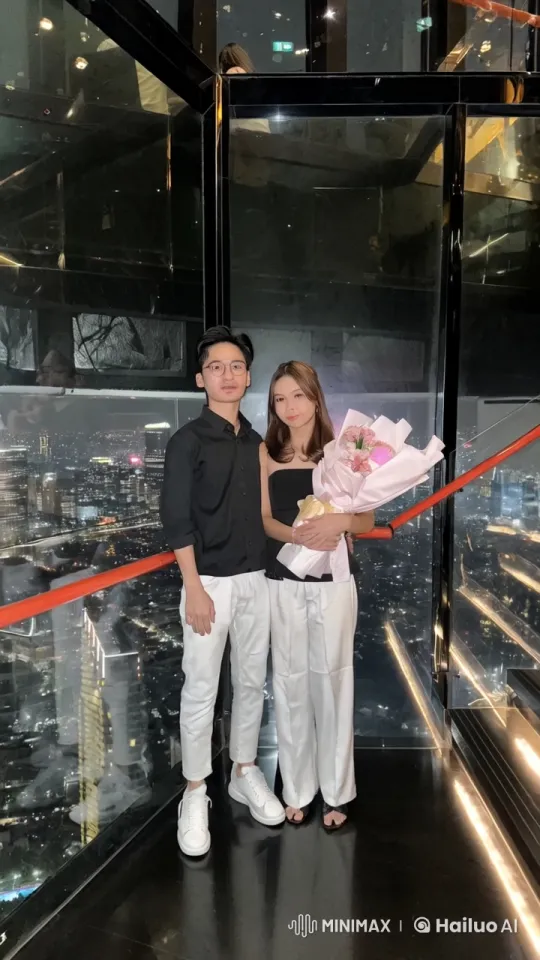 Couple Performs Synchronized Kung Fu in Cityscape Setting – AI Generated Video | Hailuo AI