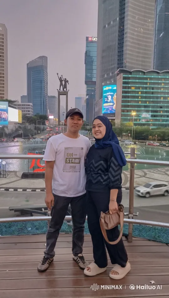 Martial Arts Duo Engage in Dynamic City Fight – AI Generated Video | Hailuo AI