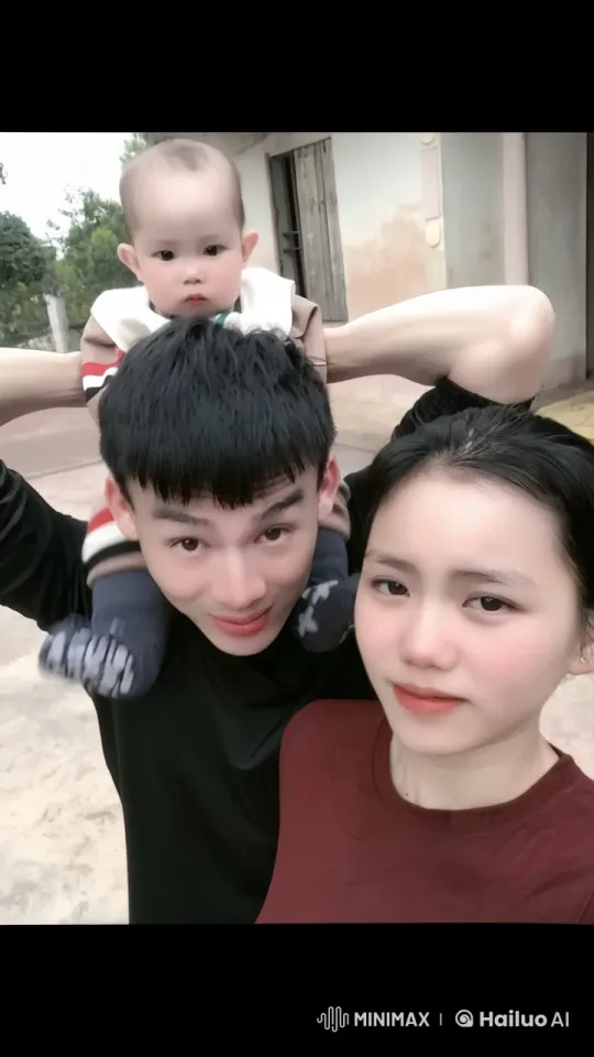 Couple Protects Baby in Intense Street Martial Arts Fight – AI Generated Video | Hailuo AI