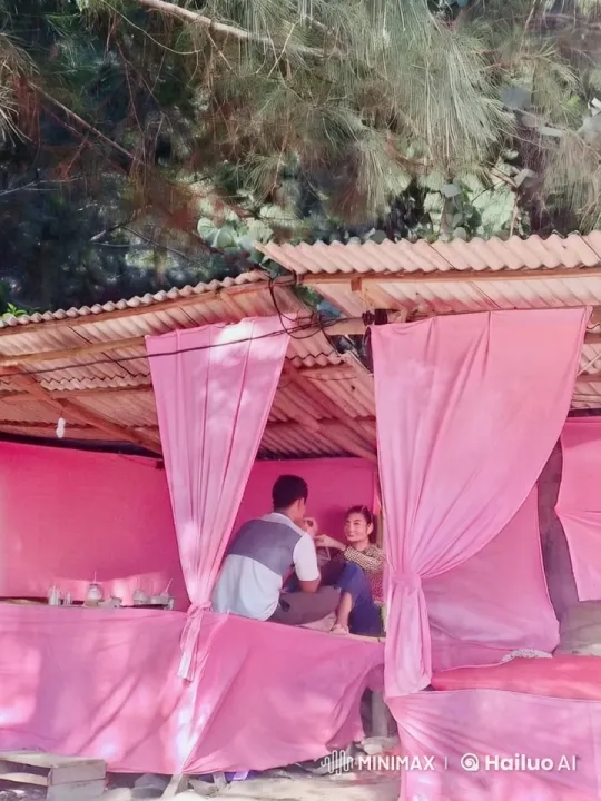 Vibrant Tent Fight: Kung Fu Masters in Peaceful Contrast – AI Generated Video | Hailuo AI