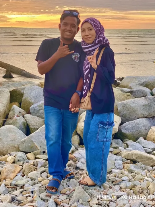 Couple Performs Synchronized Kung Fu on Beach – AI Generated Video | Hailuo AI