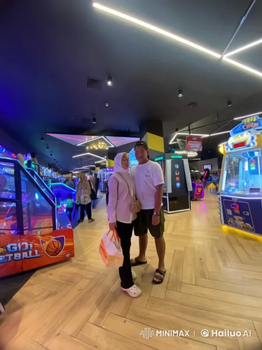 Arcade Kung Fu Duel Amidst Vibrant Gaming Machines – AI Generated Video | Hailuo AI