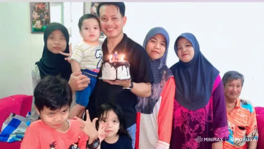 Family Celebrates with Playful Kung Fu Fun – AI Generated Video | Hailuo AI