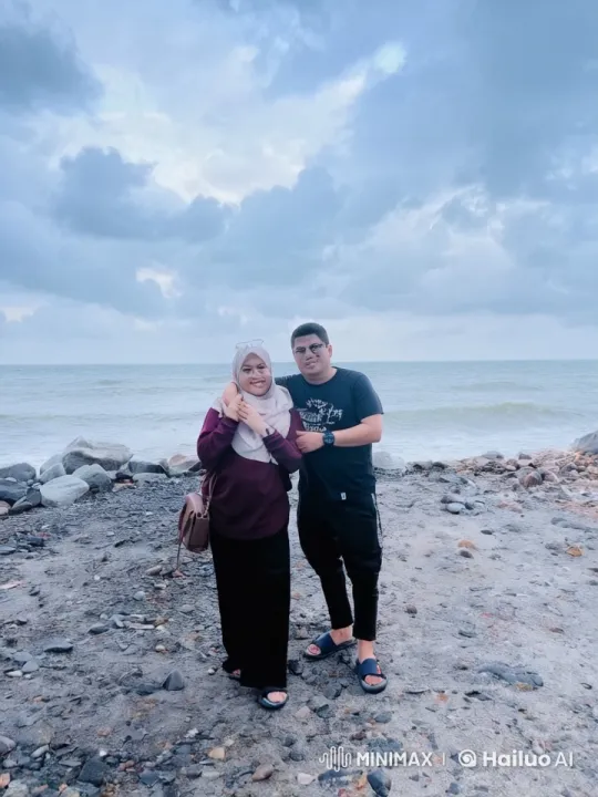 Couples Practice Martial Arts on Rocky Beach – AI Generated Video | Hailuo AI