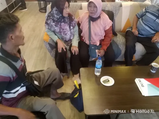 Living Room Argument Escalates with Gestures and Noise – AI Generated Video | Hailuo AI