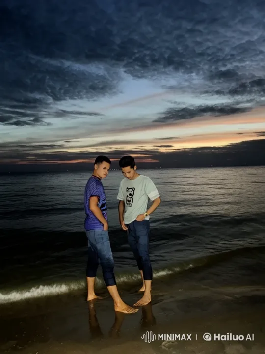 Kungfu Battle on Dusk Beach with Dynamic Moves – AI Generated Video | Hailuo AI