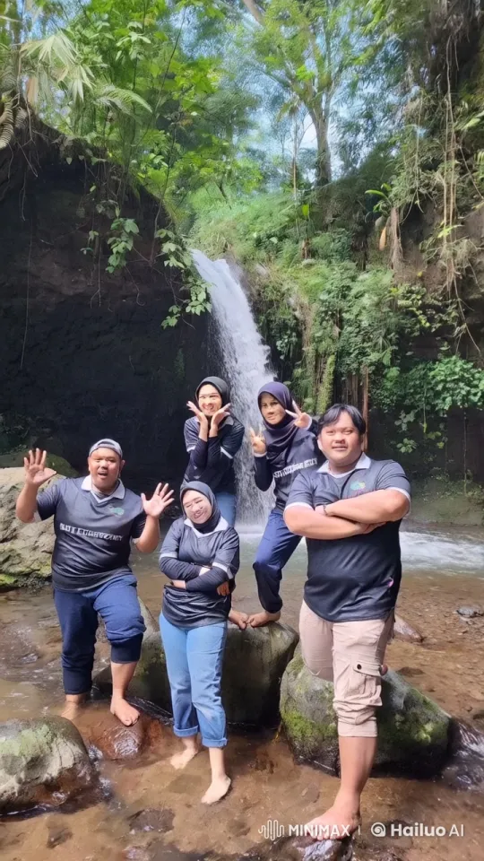 Friends Playfully Practice Kungfu in Lush Forest – AI Generated Video | Hailuo AI