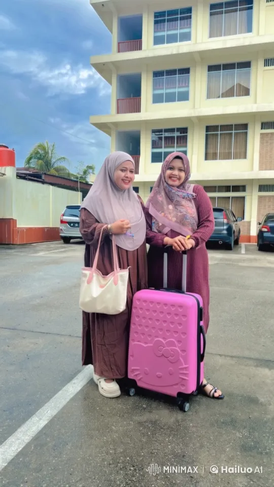 Woman Surprised by Friend's Kungfu Kick to Suitcase – AI Generated Video | Hailuo AI