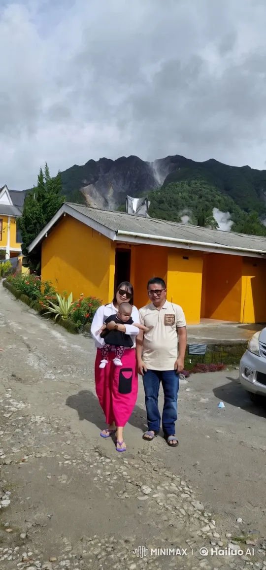 Couple Displays Martial Arts Skills in Lush Mountain Setting – AI Generated Video | Hailuo AI