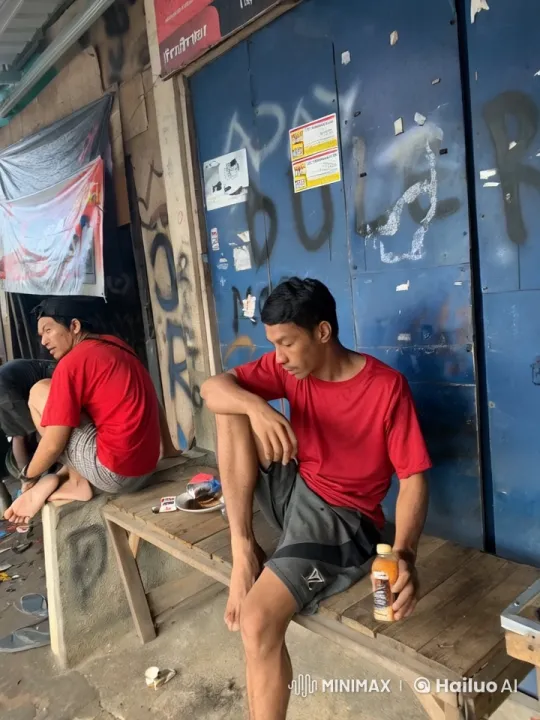Urban Kungfu Fight Over Iced Coffee – AI Generated Video | Hailuo AI