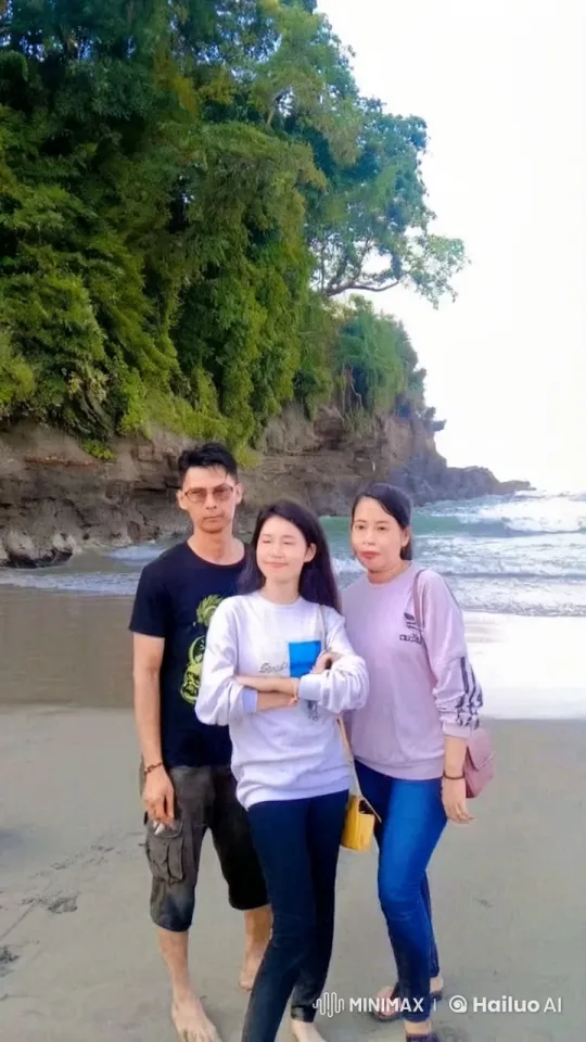 Martial Arts Demonstration on Sandy Beach with Observers – AI Generated Video | Hailuo AI