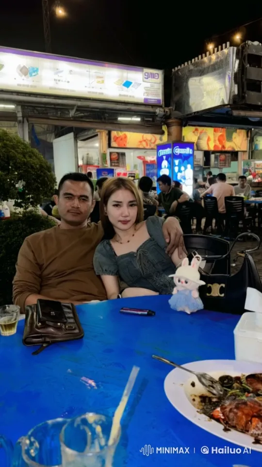 Night Market Kungfu Showdown Captivates Onlookers – AI Generated Video | Hailuo AI