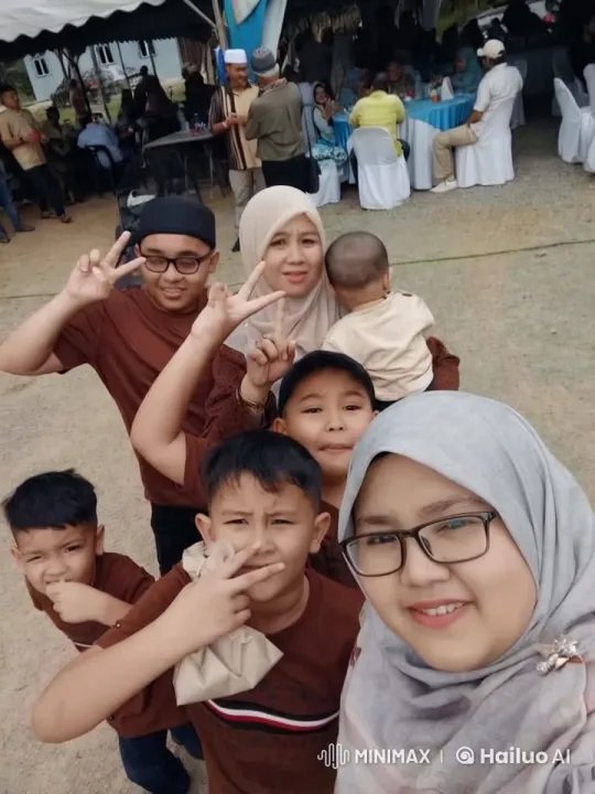 Extended Family Celebrates Outdoors at Festive Gathering – AI Generated Video | Hailuo AI