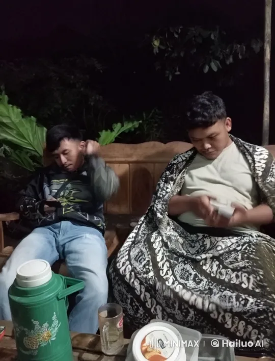 Nocturnal Kung Fu Duel in a Quiet Garden – AI Generated Video | Hailuo AI