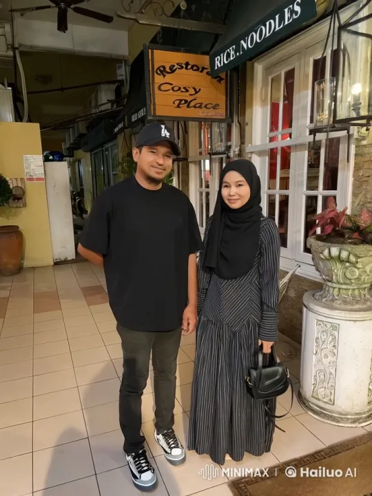 Martial Arts Performance at Restoran Cosy Place – AI Generated Video | Hailuo AI