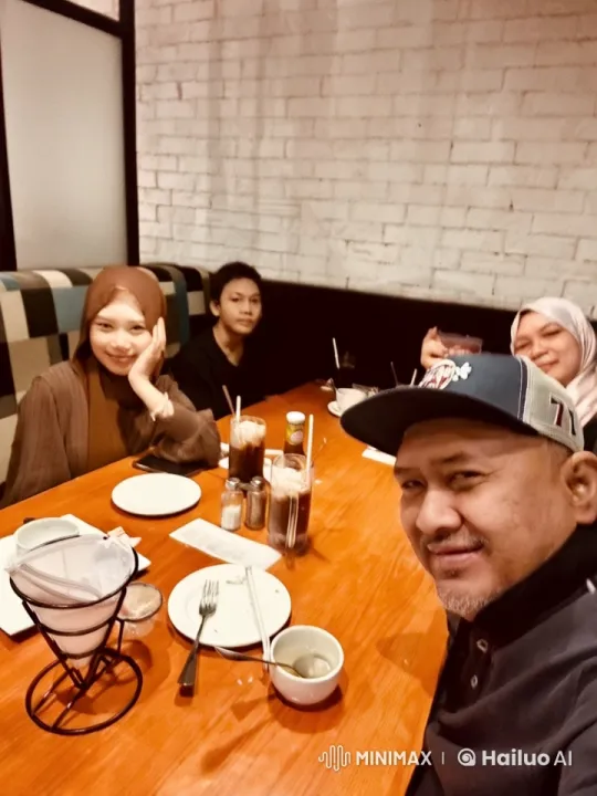 Martial Arts Battle in a Cozy Restaurant Setting – AI Generated Video | Hailuo AI