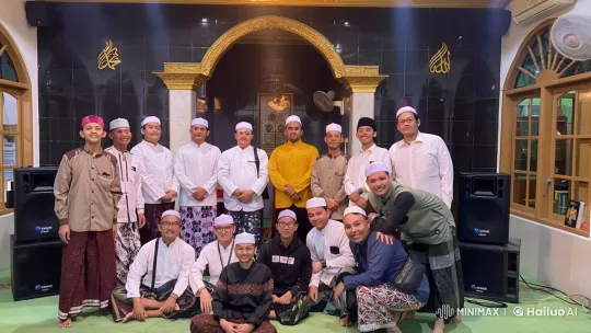 Muslim Men Perform Kungfu in Mosque Setting – AI Generated Video | Hailuo AI
