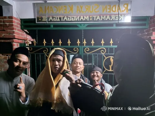 Traditional Kungfu Fight at Raden Surya Kencana Gate – AI Generated Video | Hailuo AI