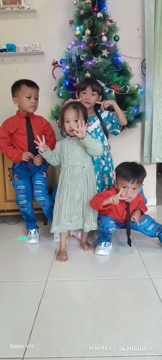 Children Perform Chinese Martial Arts in Christmas Setting – AI Generated Video | Hailuo AI