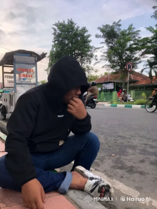Martial Artist Showcases Mixed Discipline Skills on Quiet Street – AI Generated Video | Hailuo AI