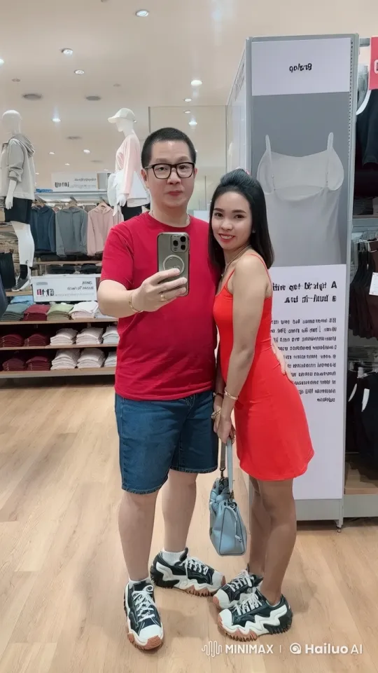 Couple Combines Fashion and Martial Arts in Shopping Mall – AI Generated Video | Hailuo AI