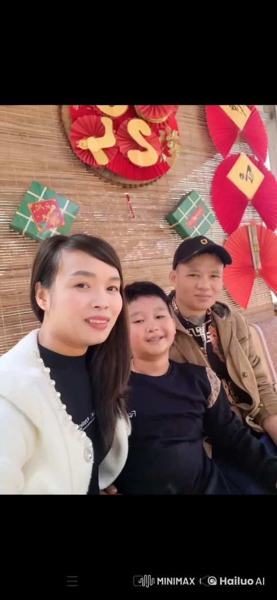 Family and Friends Celebrating New Year Festively – AI Generated Video | Hailuo AI