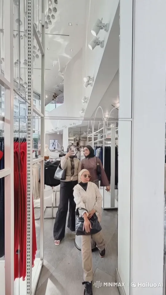 Kung Fu Performance in Modern Clothing Store – AI Generated Video | Hailuo AI
