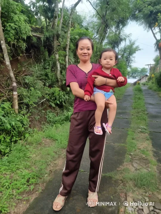 Mother and Daughter's Playful Kung Fu Fun – AI Generated Video | Hailuo AI