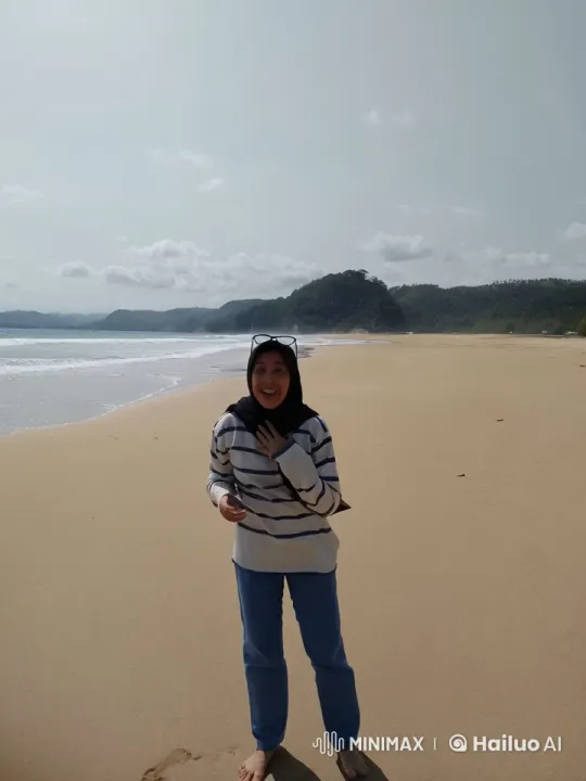Kung Fu Practitioner Performs on Serene Beach – AI Generated Video | Hailuo AI