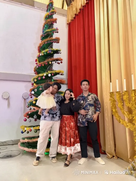 Festive Martial Arts Display in Front of Christmas Tree – AI Generated Video | Hailuo AI