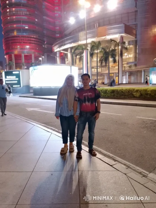 Couple Practices Martial Arts in Urban Night Scene – AI Generated Video | Hailuo AI