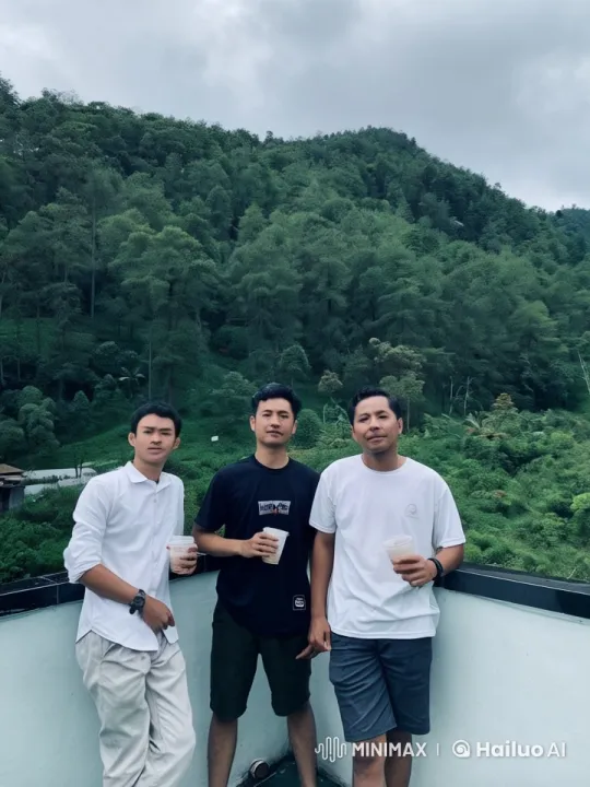 Young Men Perform Kung Fu on Mountainous Balcony – AI Generated Video | Hailuo AI