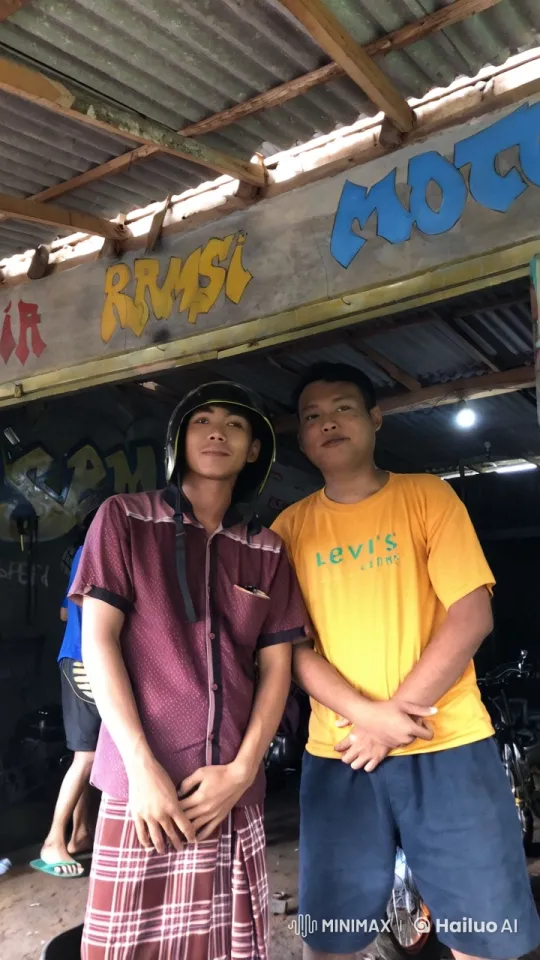 Dynamic Kungfu Battle in Graffiti-Adorned Garage – AI Generated Video | Hailuo AI