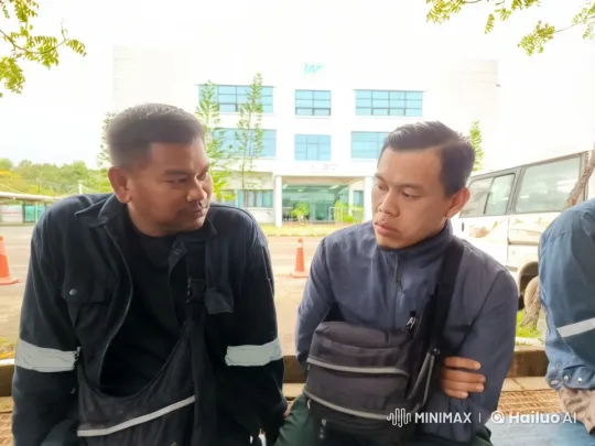 Workers Engage in Playful Kungfu Display at Industrial Complex – AI Generated Video | Hailuo AI