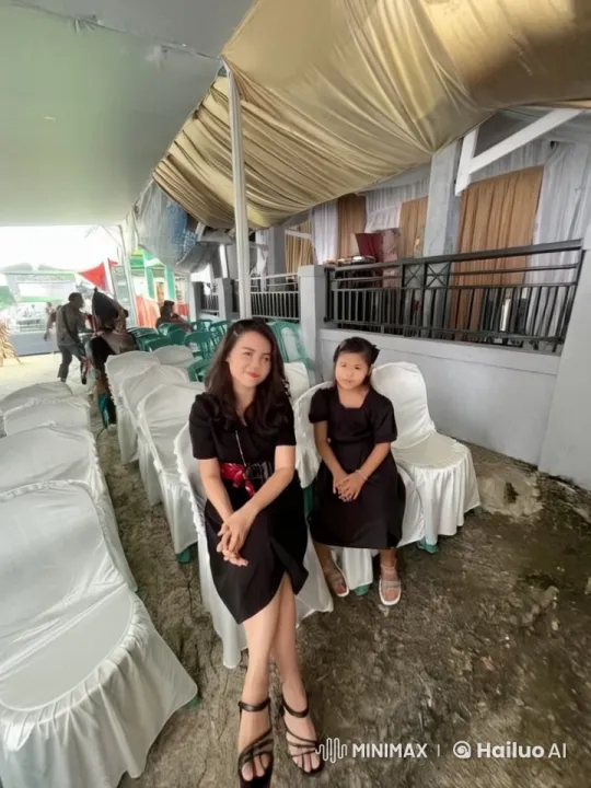 Outdoor Kung Fu Display by Woman and Child – AI Generated Video | Hailuo AI