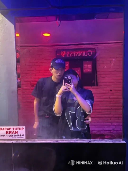 Neon-Lit Kungfu Practitioners in Synchronized Training – AI Generated Video | Hailuo AI