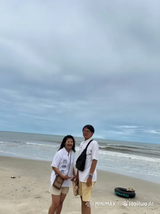 Couple Engages in Dynamic Kung Fu Battle on Beach – AI Generated Video | Hailuo AI