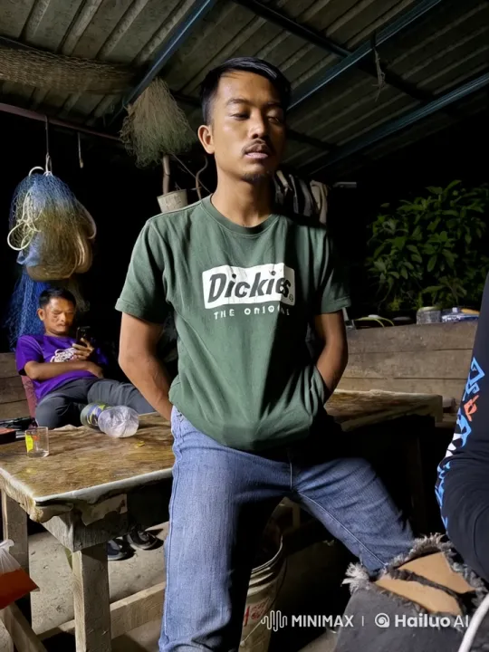 Young Man Performs Kung Fu in Outdoor Setting – AI Generated Video | Hailuo AI