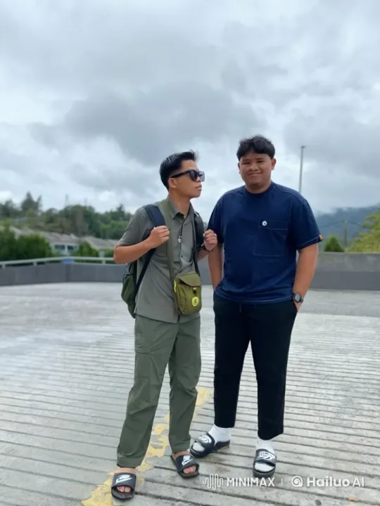 Intense Kung Fu Battle on Outdoor Platform – AI Generated Video | Hailuo AI