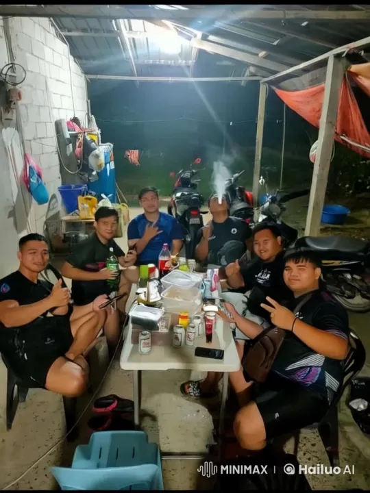 Friends Display Impromptu Kungfu Skills in Outdoor Setting – AI Generated Video | Hailuo AI