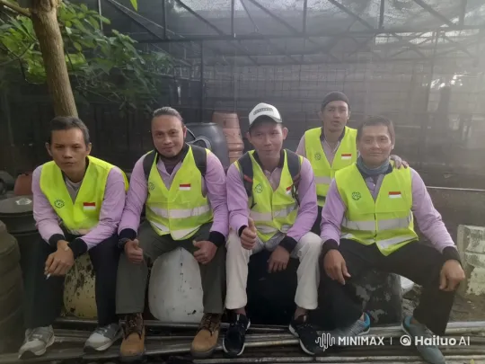 Five Men Display Martial Arts Skills in Greenhouse Setting – AI Generated Video | Hailuo AI