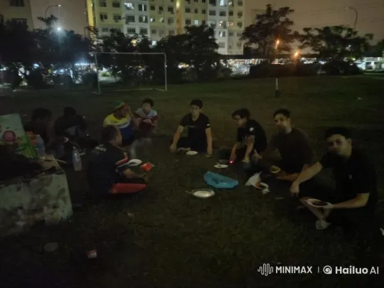 Night Park Gathering with Friends – AI Generated Video | Hailuo AI