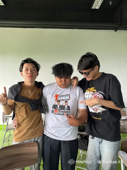 Classroom Kung Fu: Friends Pose to Fight – AI Generated Video | Hailuo AI
