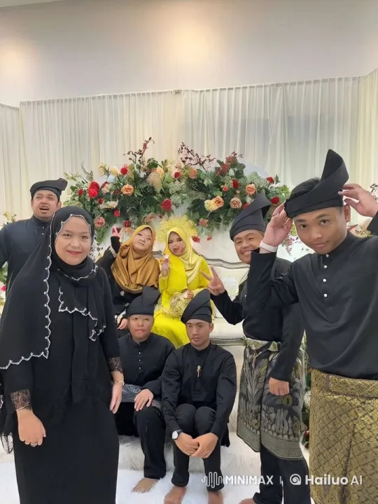 Family Celebrates with Traditional Kung Fu Display – AI Generated Video | Hailuo AI