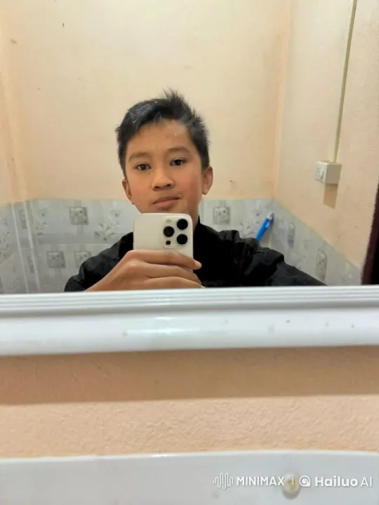 Casual Bathroom Selfie with Subtle Movements – AI Generated Video | Hailuo AI