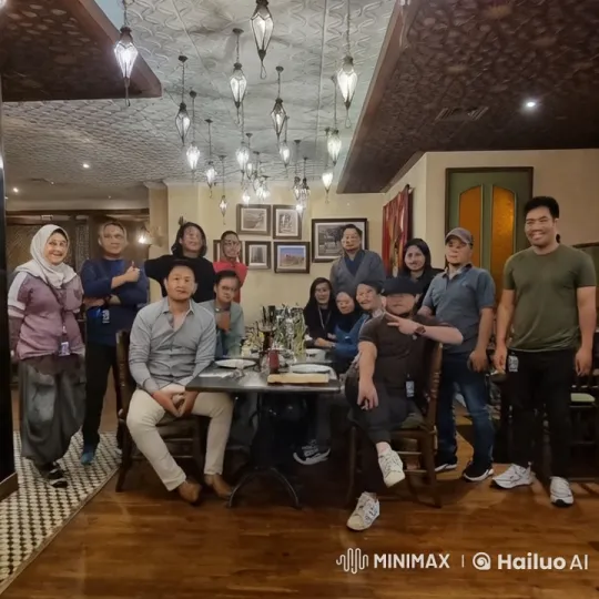 Unexpected Kung-Fu Showdown in Stylish Restaurant – AI Generated Video | Hailuo AI